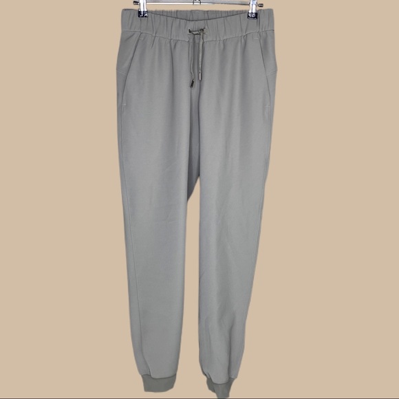 Lululemon On the Fly Jogger in a light taupe - Picture 1 of 12